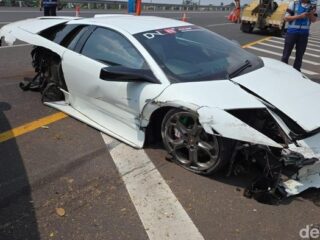 Kronologi Lamborghini Ringsek Usai Tabrak Pembatas Jalan di Tol Kunciran