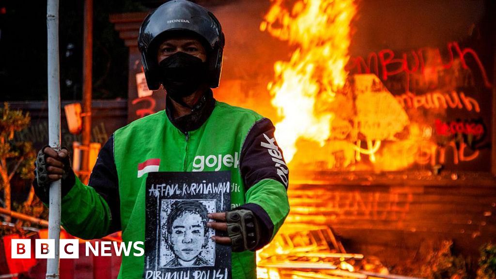 Bagaimana kematian seorang sopir pengiriman menyulut api Indonesia
