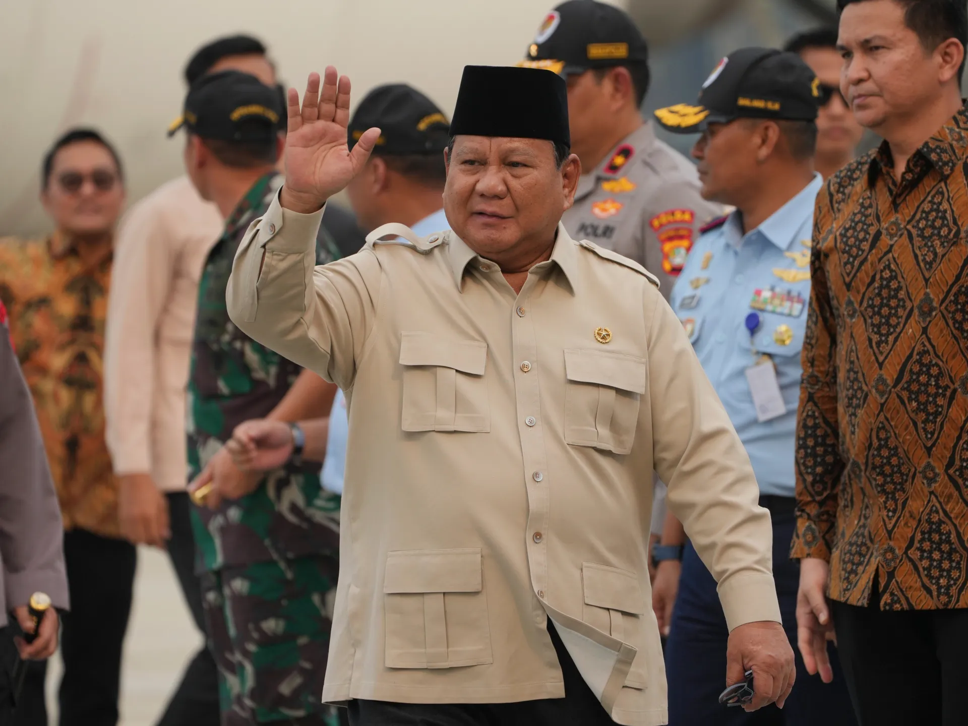 Presiden Indonesia tetap melanjutkan perjalanan ke Tiongkok meskipun ada protes